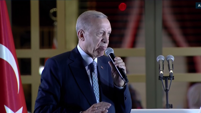 Erdoğan balkon konuşmasını Beştepe'de yaptı